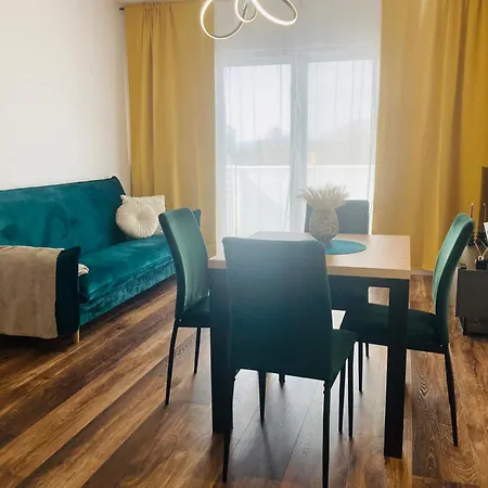 Square Space Apartment *